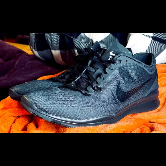 ALL BLACK NIKE FREES - Picture 2 of 5